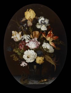 Ainda vida de flores em um vaso de vidro